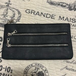 MO851 pouch